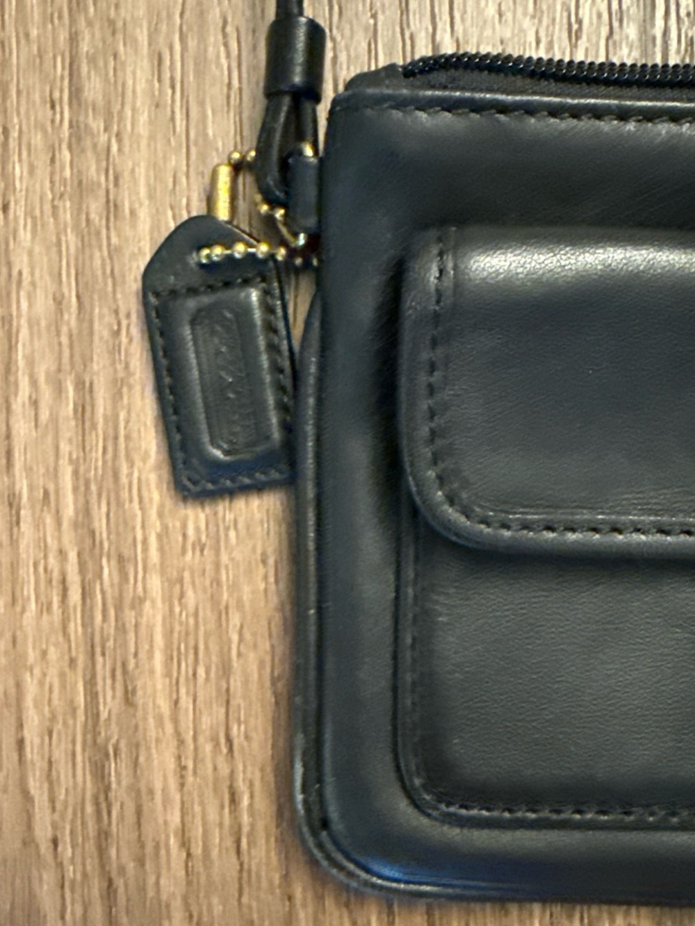 Vintage Coach Black Leather Turnlock Wristlet with GOLD hardware - Picture 3 of 9